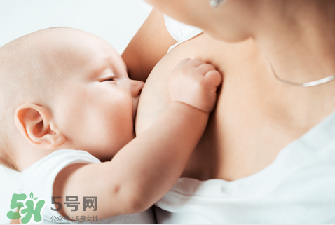 母乳喂養(yǎng)胸部會(huì)變形嗎？如何避免產(chǎn)后乳房變形？