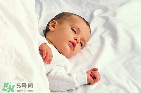 寶寶睡覺搖頭怎么回事？寶寶睡覺搖頭是缺鈣嗎？