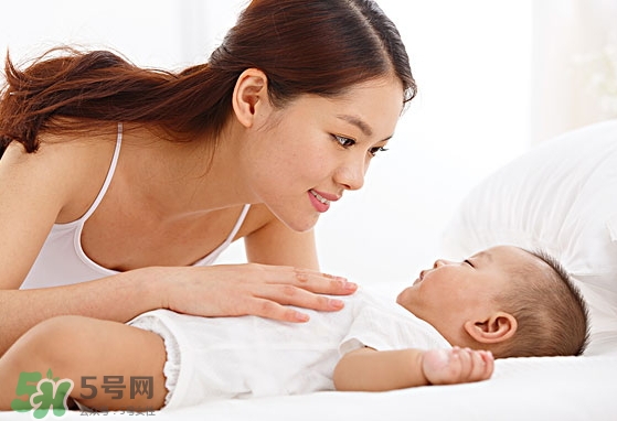 怎么哄寶寶入睡？哄寶寶睡覺(jué)的方法