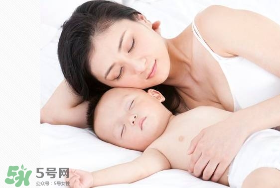 寶寶睡覺突然大哭是什么原因？寶寶睡覺突然哭醒怎么辦？