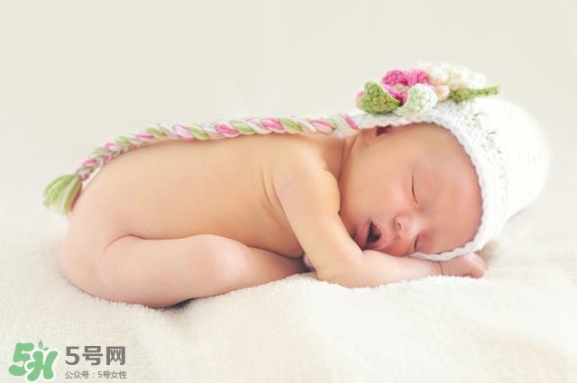 寶寶張嘴睡覺怎么回事？寶寶張嘴睡覺怎么糾正？