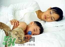 寶寶睡覺出汗多是什么原因？寶寶睡覺的常見誤區(qū)