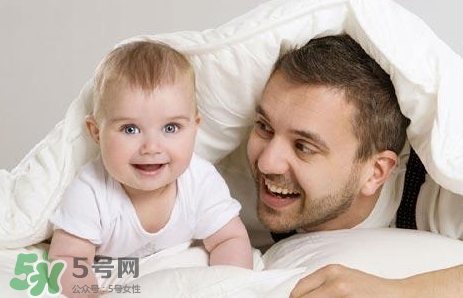 寶寶晚上哭鬧是怎么回事？寶寶晚上哭鬧不睡覺怎么辦？