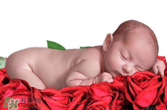 要上班了寶寶吃母乳怎么辦？要上班了寶寶不吃奶瓶怎么辦？