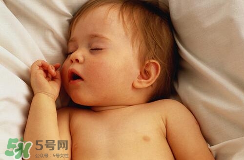 寶寶睡覺突然大哭是什么原因？寶寶睡覺突然哭醒怎么辦？