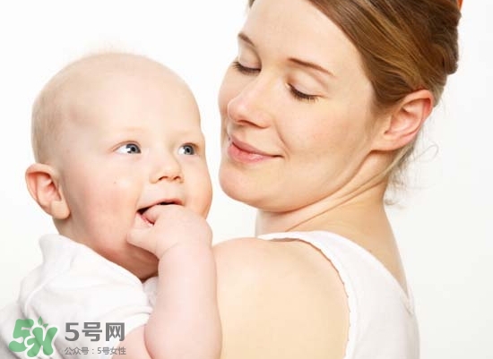 母乳喂養(yǎng)胸部會(huì)變形嗎？如何避免產(chǎn)后乳房變形？