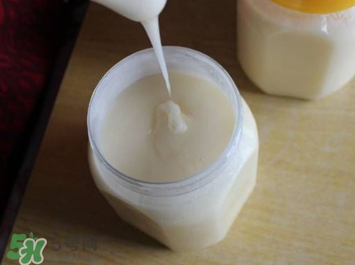 椴樹蜜和百花蜜哪個好？椴樹蜜和百花蜜的區(qū)別