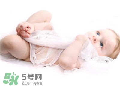 生孩子臍帶怎么剪？臍帶晚剪有什么影響？