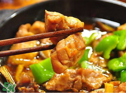 美國黃燜雞米飯為什么那么貴？美國黃燜雞米飯多少錢一份？