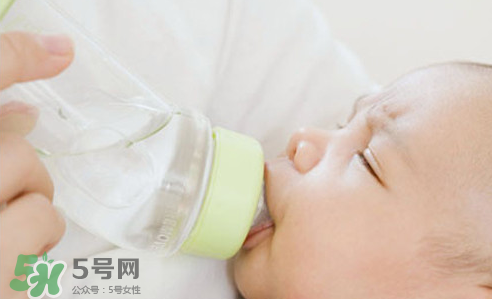寶寶能喝礦泉水嗎？礦泉水寶寶適合寶寶喝嗎？