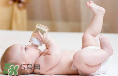 寶寶喝礦泉水好還是自來水好？寶寶喝哪種水好？