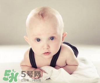 新生兒要多抱抱嗎？新生兒應(yīng)該是多抱還是多躺？