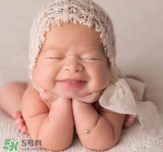 新生兒要多抱抱嗎？新生兒應(yīng)該是多抱還是多躺？