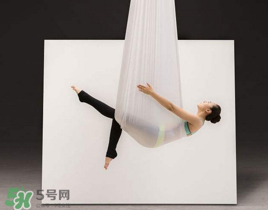 空中瑜伽誰發(fā)明的？空中瑜伽到底有哪些功效