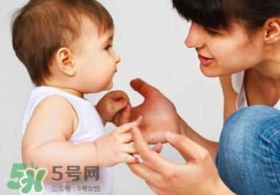 寶寶說話早晚和智力有關(guān)系嗎？寶寶說話晚怎么辦？