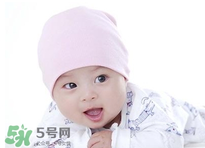新生兒痤瘡多久會好？新生兒痤瘡能用百多邦嗎？