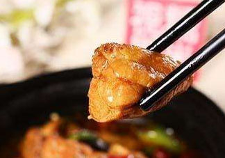 美國黃燜雞米飯為什么那么貴？美國黃燜雞米飯多少錢一份？