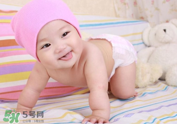 寶寶發(fā)燒出汗可以蓋被子嗎？寶寶發(fā)燒出汗了會(huì)退燒嗎？