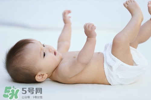 生孩子臍帶怎么剪？臍帶晚剪有什么影響？