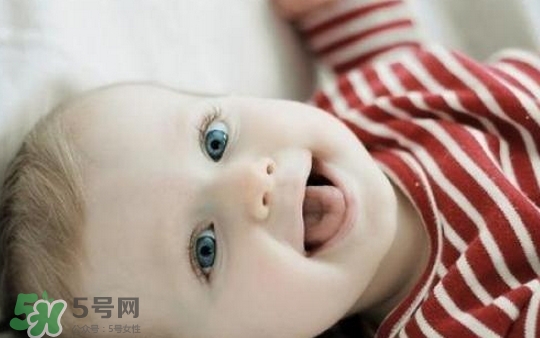 寶寶睡覺為什么會(huì)笑？寶寶睡覺笑出聲是做夢了嗎？