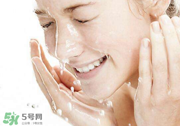 正確敷面膜的時間是多少？敷面膜小知識