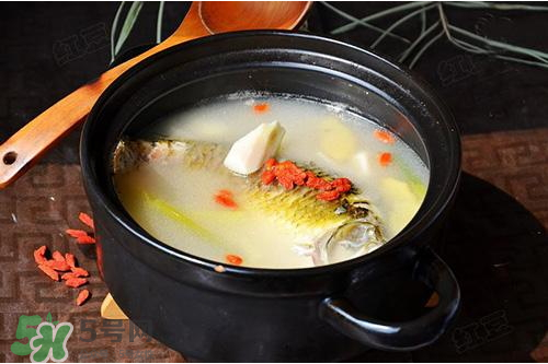 鯽魚湯下奶嗎？鯽魚湯的功效與作用