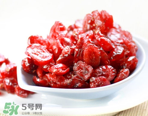 蔓越莓干熱量高嗎？蔓越莓干和新鮮蔓越莓營(yíng)養(yǎng)價(jià)值的區(qū)別