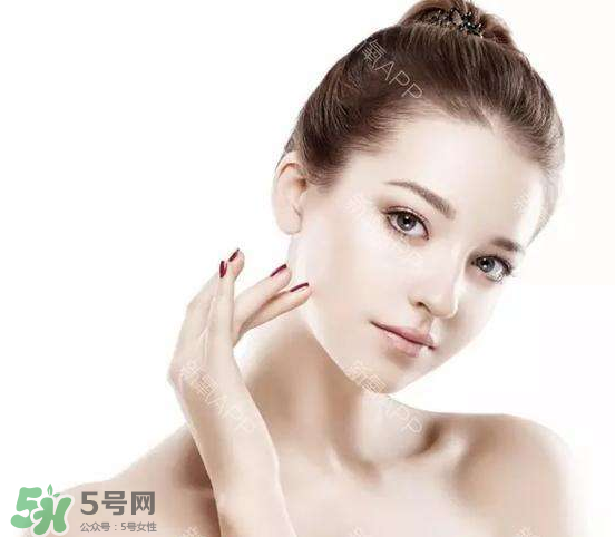 定妝噴霧好還是散粉？定妝噴霧在散粉后用嗎？