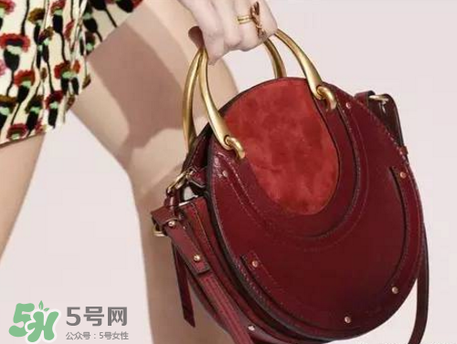 chloe pixie多少錢？蔻依17秋冬新款圓形包包專柜價(jià)格