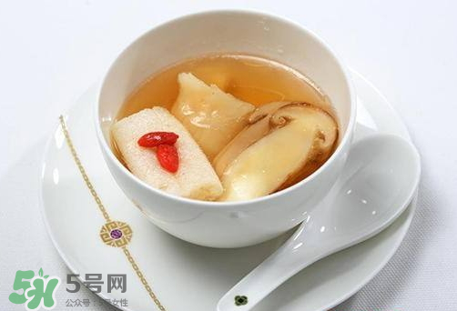 魚膠和什么一起燉最好？