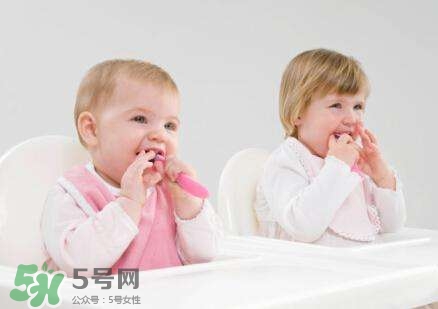 和寶寶同房睡還能過性生活嗎？有孩子之后怎么過性生活？