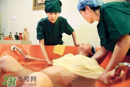水中分娩時(shí)寶寶會(huì)嗆水嗎？水中分娩寶寶不會(huì)淹嗎？