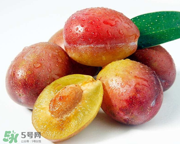 西梅可以和葡萄一起吃嗎？西梅的食用功效有哪些？