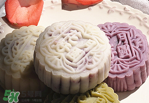 月餅皮可以用低筋面粉嗎？月餅皮用什么面粉？