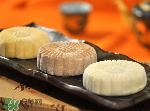 月餅皮可以用低筋面粉嗎？月餅皮用什么面粉？