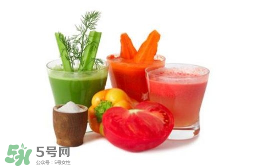 芹菜和什么榨汁好喝？芹菜榨汁需要煮熟嗎？