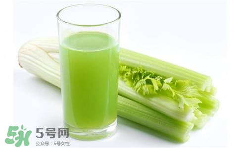 芹菜和什么榨汁好喝？芹菜榨汁需要煮熟嗎？