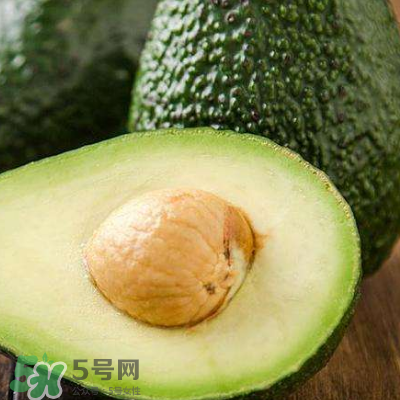 牛油果榨汁要去皮嗎？牛油果榨汁要加水嗎？
