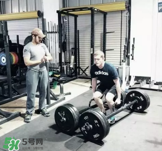 農(nóng)夫行走可以單手嗎？農(nóng)夫行走要沉肩嗎？