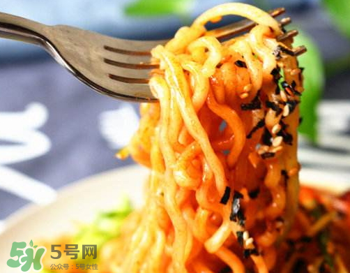 火雞面熱量高嗎？三養(yǎng)火雞面熱量