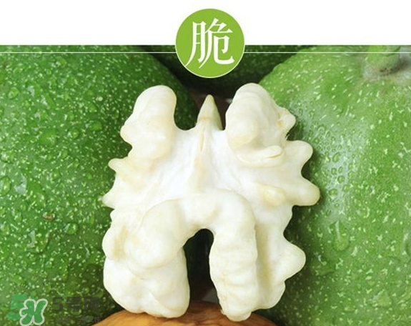 新鮮核桃外殼發(fā)霉能吃嗎？新鮮核桃長(zhǎng)毛還能吃嗎？