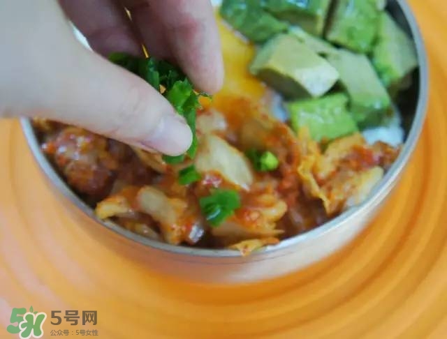 牛油果沙拉怎么做？牛油果沙拉用什么醬？