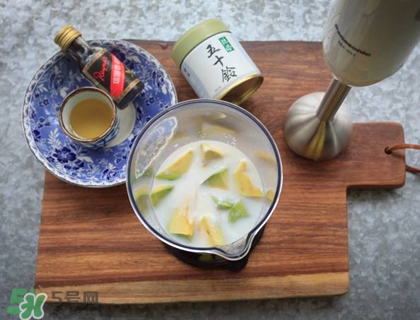 牛油果沙拉怎么做？牛油果沙拉用什么醬？