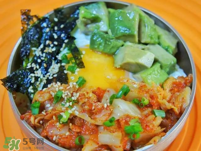 牛油果沙拉怎么做？牛油果沙拉用什么醬？