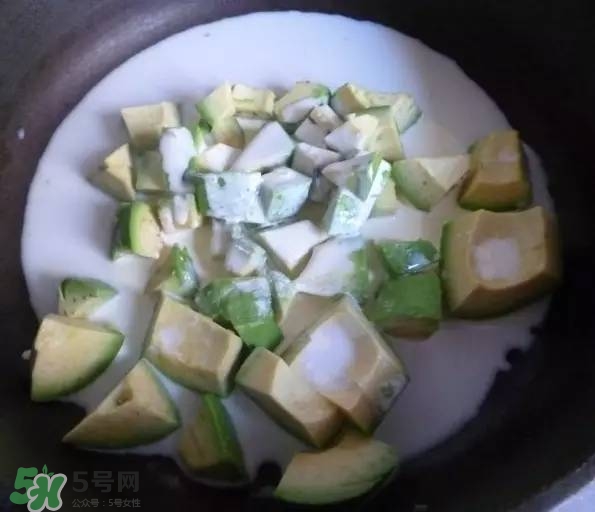 牛油果沙拉怎么做？牛油果沙拉用什么醬？