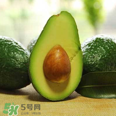牛油果榨汁要去皮嗎？牛油果榨汁要加水嗎？