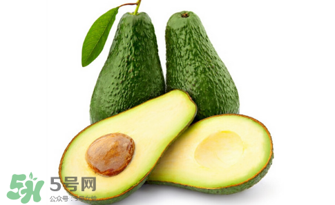 寶寶吃牛油果要蒸熟嗎？寶寶吃牛油果會便秘嗎？