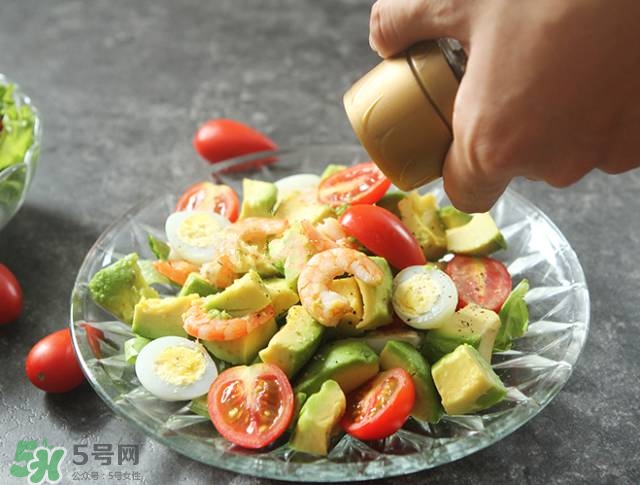 牛油果沙拉怎么做？牛油果沙拉用什么醬？
