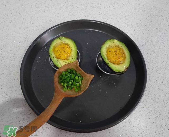 牛油果沙拉怎么做？牛油果沙拉用什么醬？
