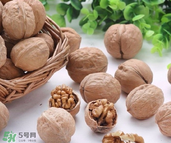 核桃磨成粉還有營(yíng)養(yǎng)嗎？核桃粉和核桃哪個(gè)更好？